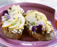 Recette tartines poires-roquefort pour un apero dinatoire